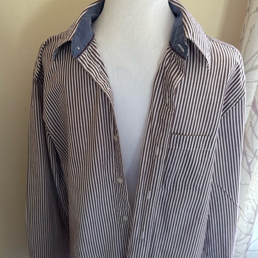 American Eagle Outfitters size medium red and white stripe button down shirt